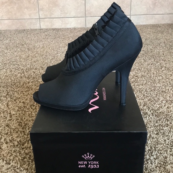 Nina New York Edina Heels - Picture 1 of 8